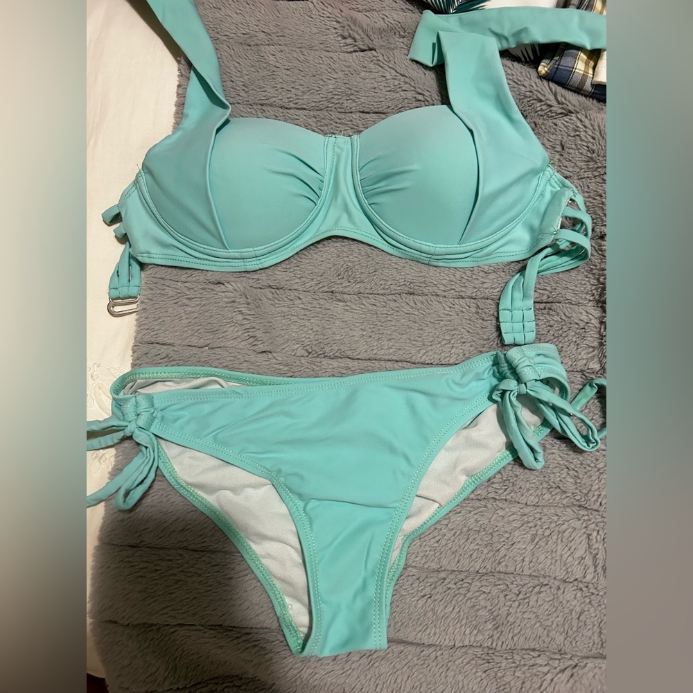 Turquoise swimsuit with underwire